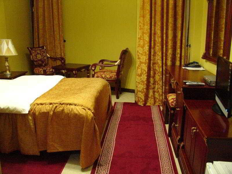 Dinasty Tirana
