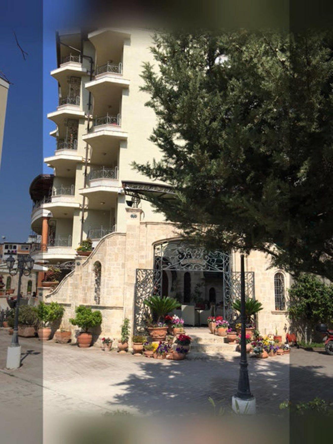 Dinasty Hotel